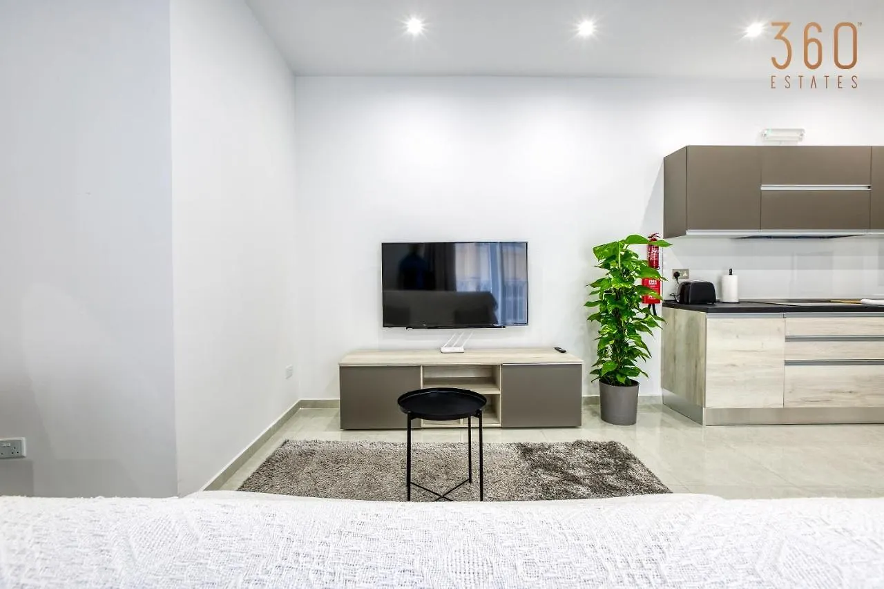A Lovely 1Br Home With Balcony Just Off The Coast By 360 Estates San Giuliano