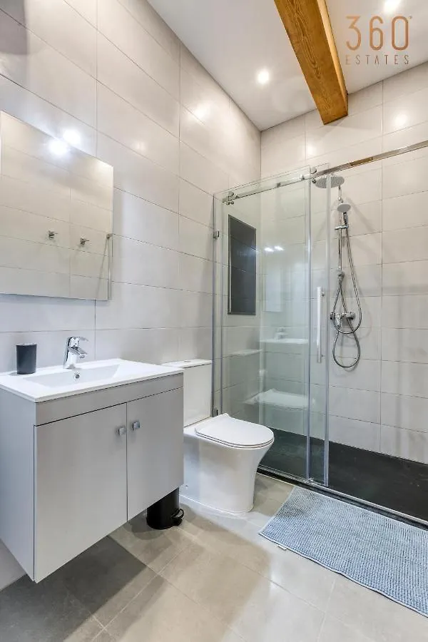 Appartamento A Lovely 1Br Home With Balcony Just Off The Coast By 360 Estates San Giuliano