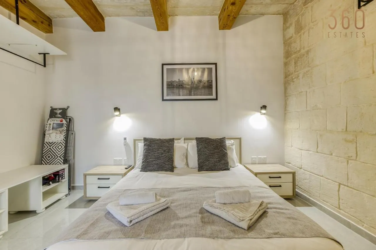 A Lovely 1Br Home With Balcony Just Off The Coast By 360 Estates San Giuliano Appartamento