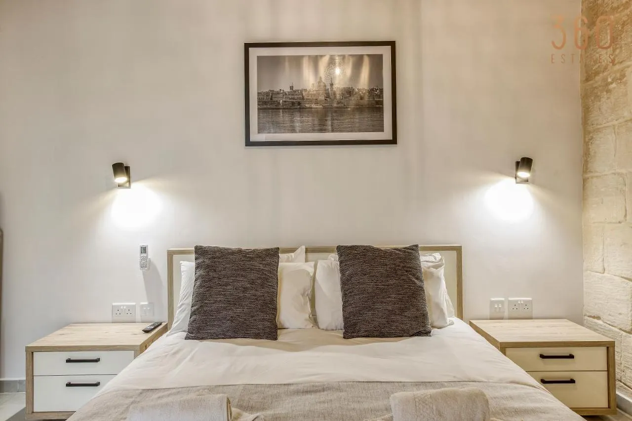 A Lovely 1Br Home With Balcony Just Off The Coast By 360 Estates San Giuliano Appartamento