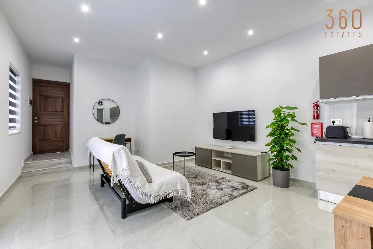 A Lovely 1Br Home With Balcony Just Off The Coast By 360 Estates San Giuliano 0*,