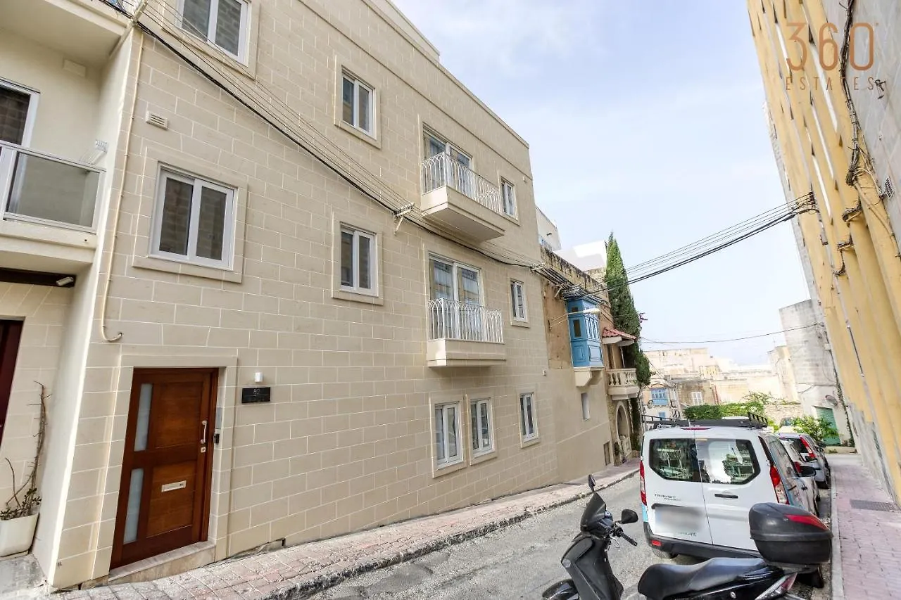 A Lovely 1Br Home With Balcony Just Off The Coast By 360 Estates San Giuliano