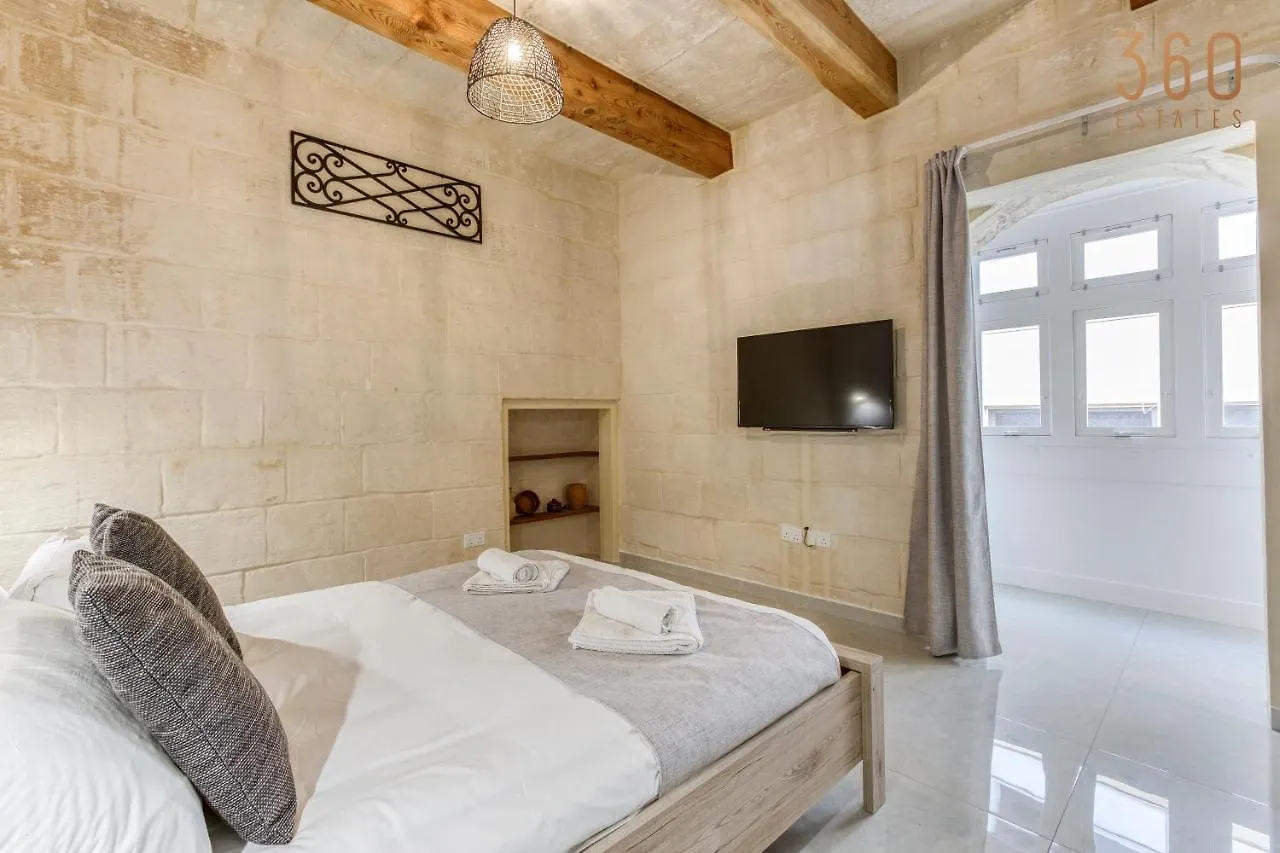 A Lovely 1Br Home With Balcony Just Off The Coast By 360 Estates San Giuliano Appartamento