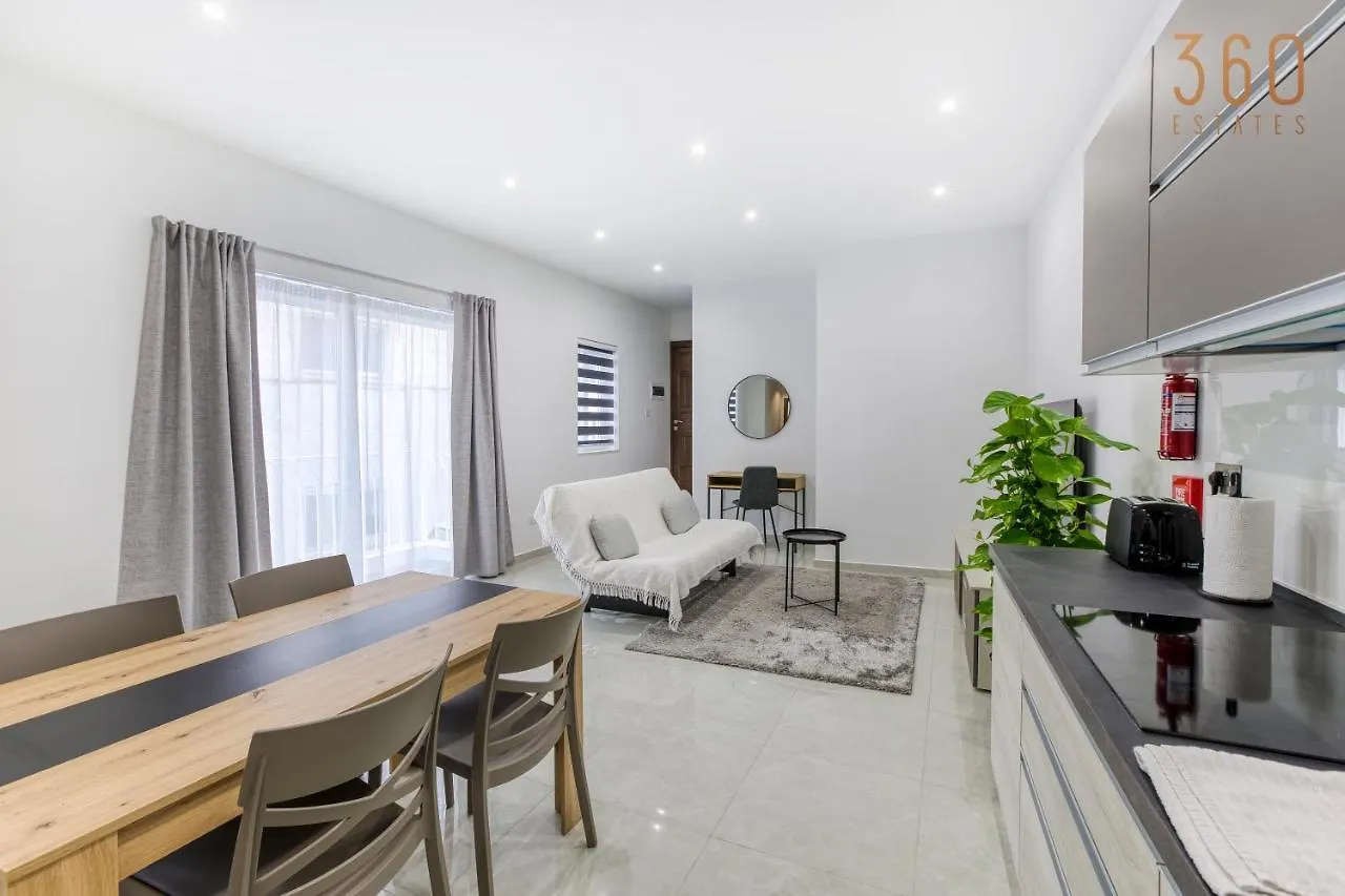 A Lovely 1Br Home With Balcony Just Off The Coast By 360 Estates San Giuliano